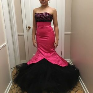 Sherri Hill formal- never worn